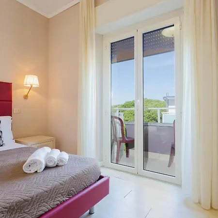 Hotel Corona Milano Marittima 3*
