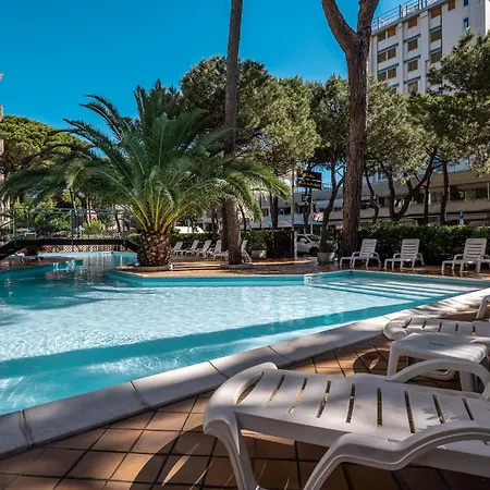 Hotel Corona Milano Marittima 3* ميلانو ماريتيما