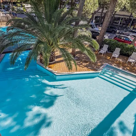 Hotel Corona Milano Marittima 3* ميلانو ماريتيما