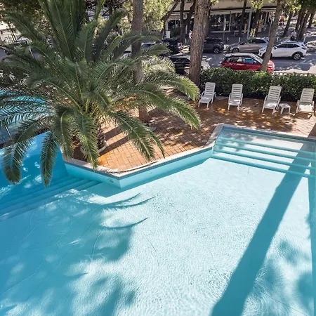 Hotel Corona Milano Marittima فندق ميلانو ماريتيما