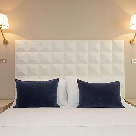 Hotel Corona Milano Marittima فندق 3*