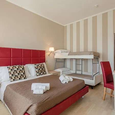 Hotel Corona Milano Marittima فندق 3*