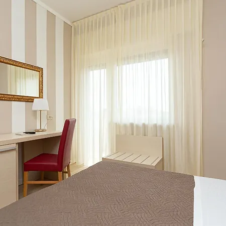 Hotel Corona Milano Marittima فندق ميلانو ماريتيما