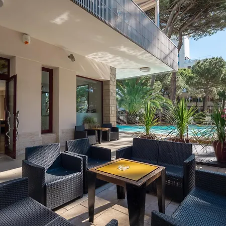 Hotel Corona Milano Marittima 3*