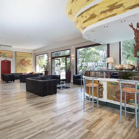 Hotel Corona Milano Marittima ميلانو ماريتيما